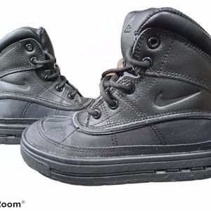 Boys blk  Boot Nike Woodside High ACG